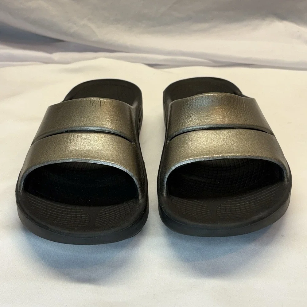 Oofos Sandals Ooahh Slides M 7 / W 9 EU 40 Beach Metallic Iridescent Calypso‎